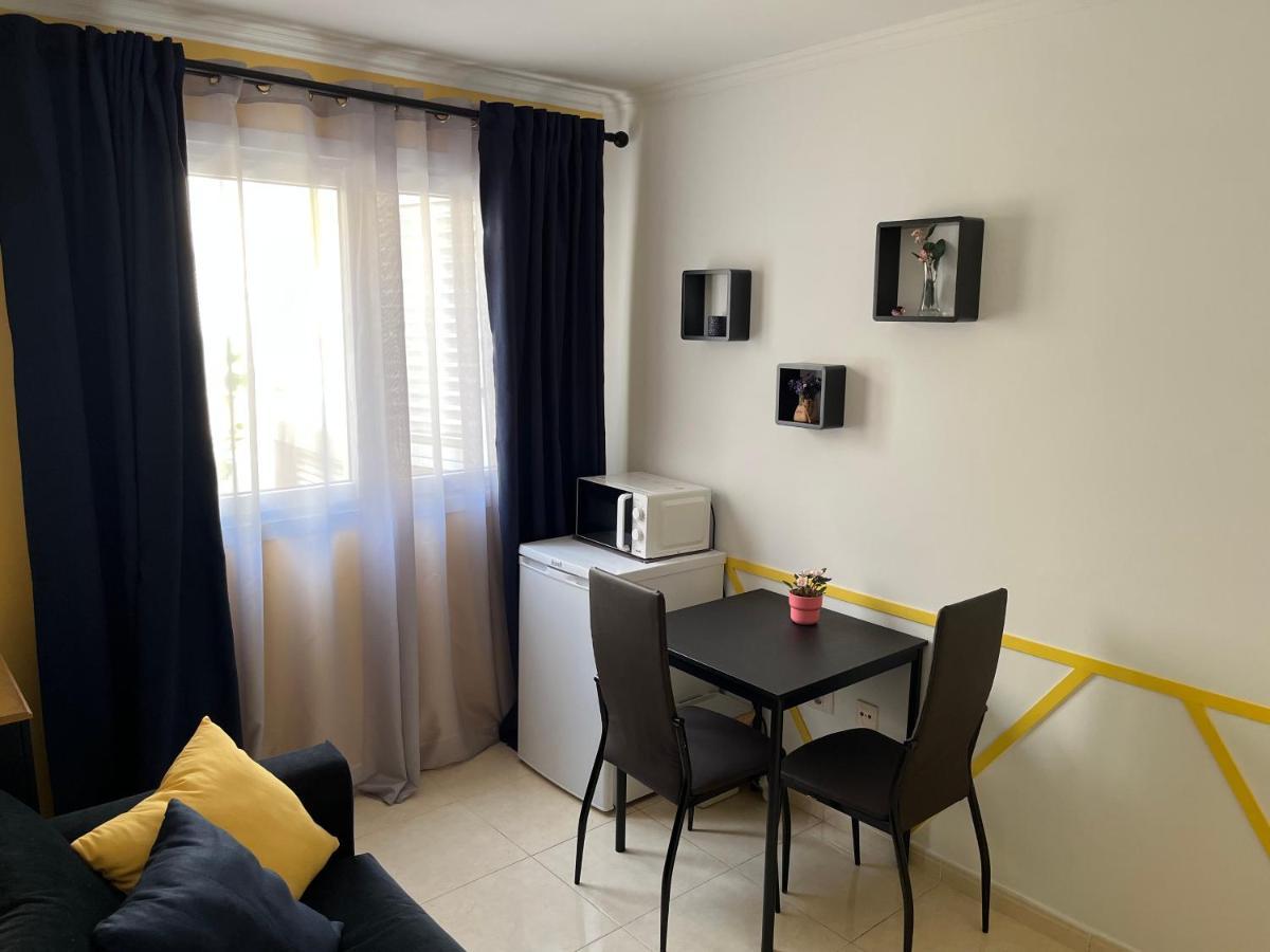 Brisas Del Mar Apartment Los Abrigos Bagian luar foto