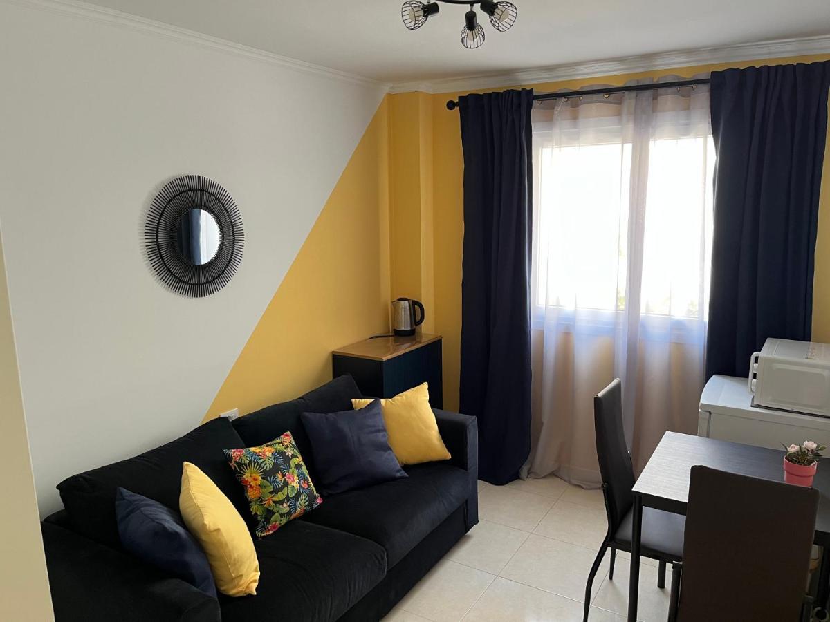 Brisas Del Mar Apartment Los Abrigos Bagian luar foto